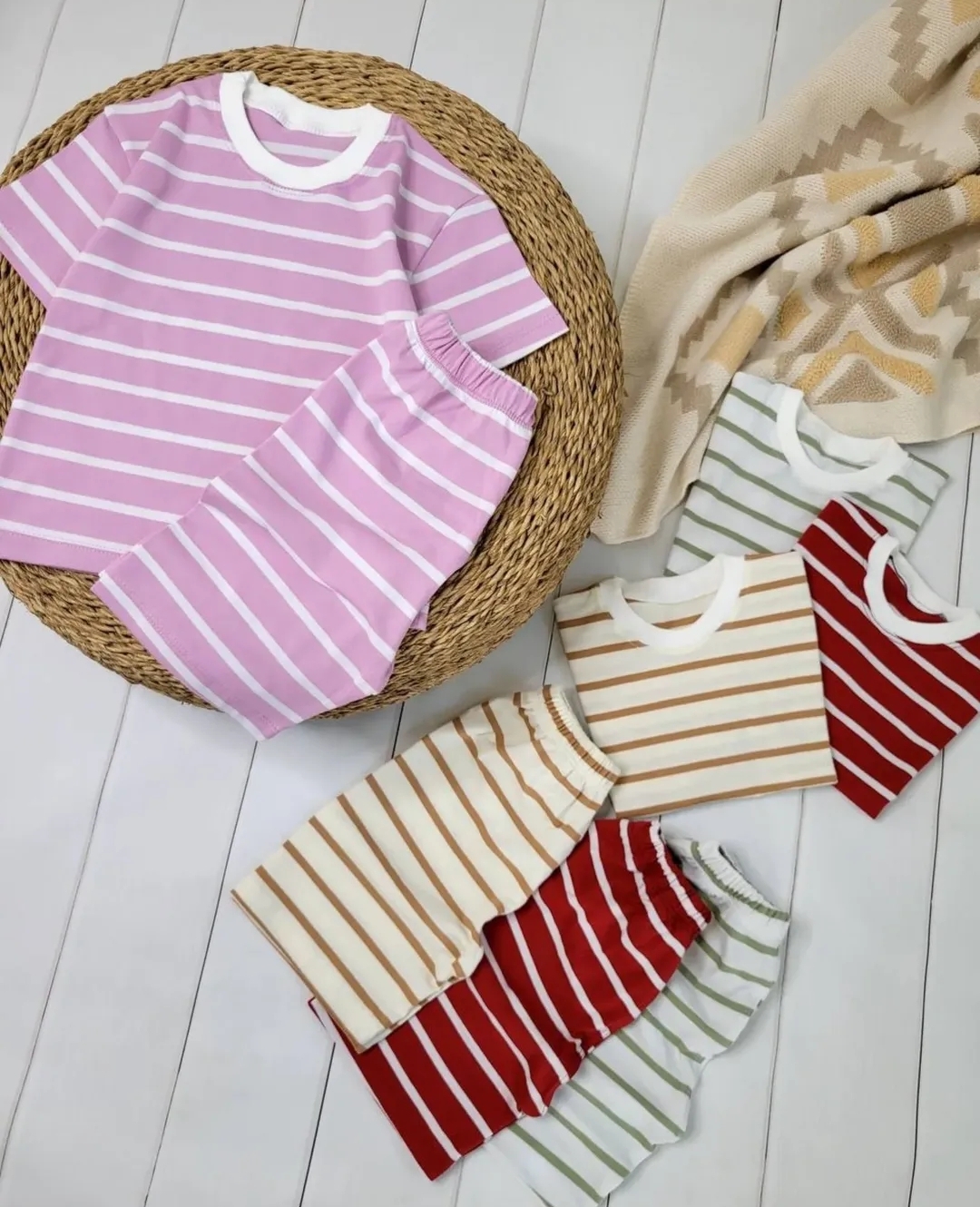 ست تیشرت شلوارک راه راه قرمز